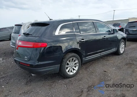 2017 Lincoln Mkt Livery z USA, uszkodzony, nr VIN 2LMHJ5NK9HBL00413